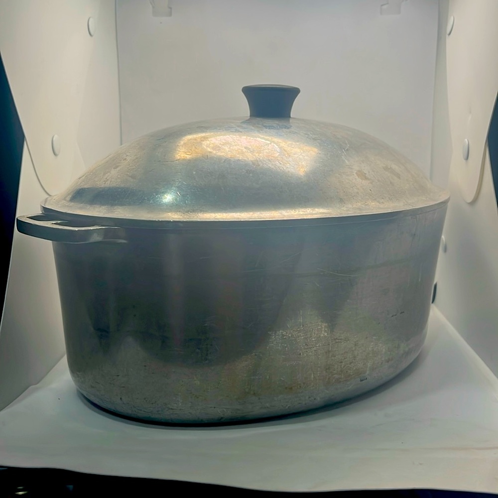 Vintage oval aluminum roasting pan 12” by 9”